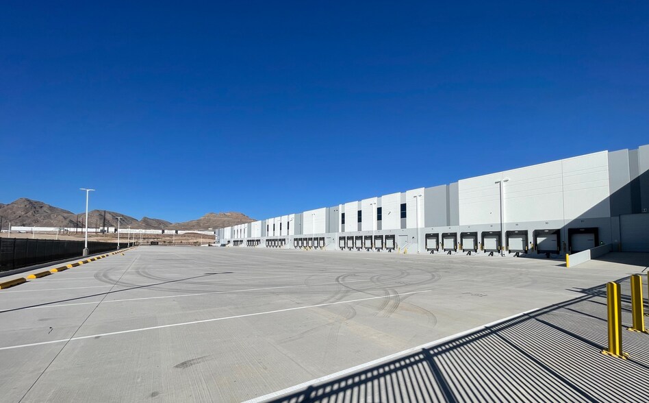 More Photos Of 8650 Logistics Dr, Las Vegas Distribution For Lease