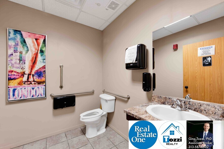 More Photos Of 27253 Van Dyke Ave, Warren Medical For Lease