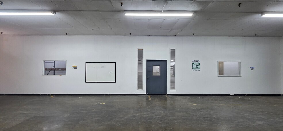 More Photos Of 4233 Janada St, Haltom City Warehouse For Lease