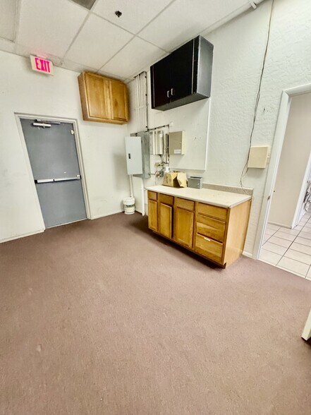 More Photos Of 1965 S Alma School Rd, Chandler General Retail For Lease