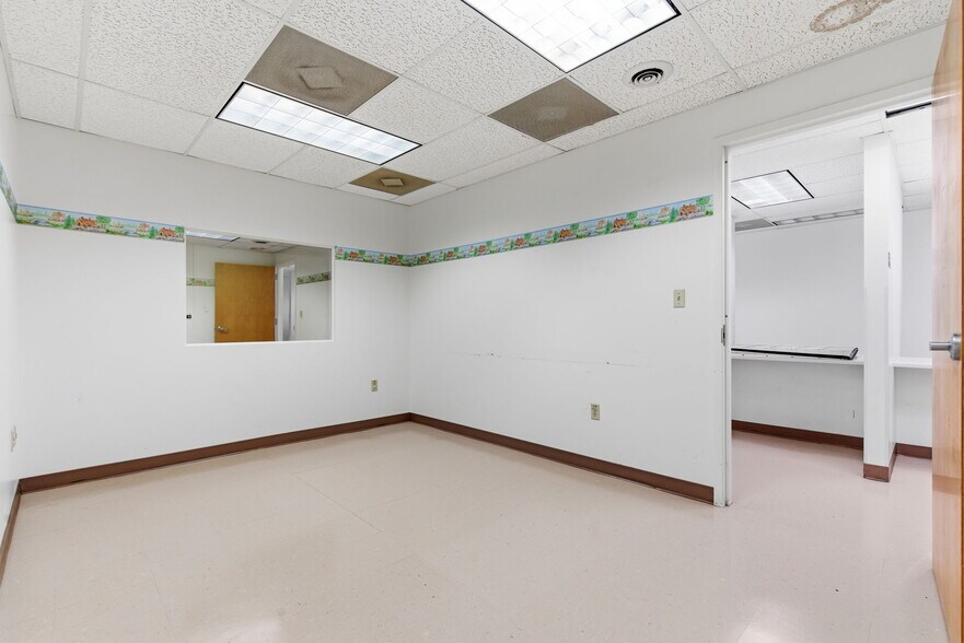 More Photos Of 718 N Martin St, East Prairie Office For Sale