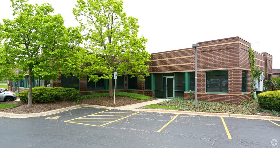 More Photos Of 1091-1099 W Hawthorn Dr, Itasca Unknown For Lease