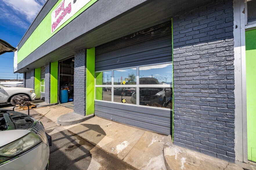 More Photos Of 348 N Riverside Ave, Medford Auto Repair For Lease