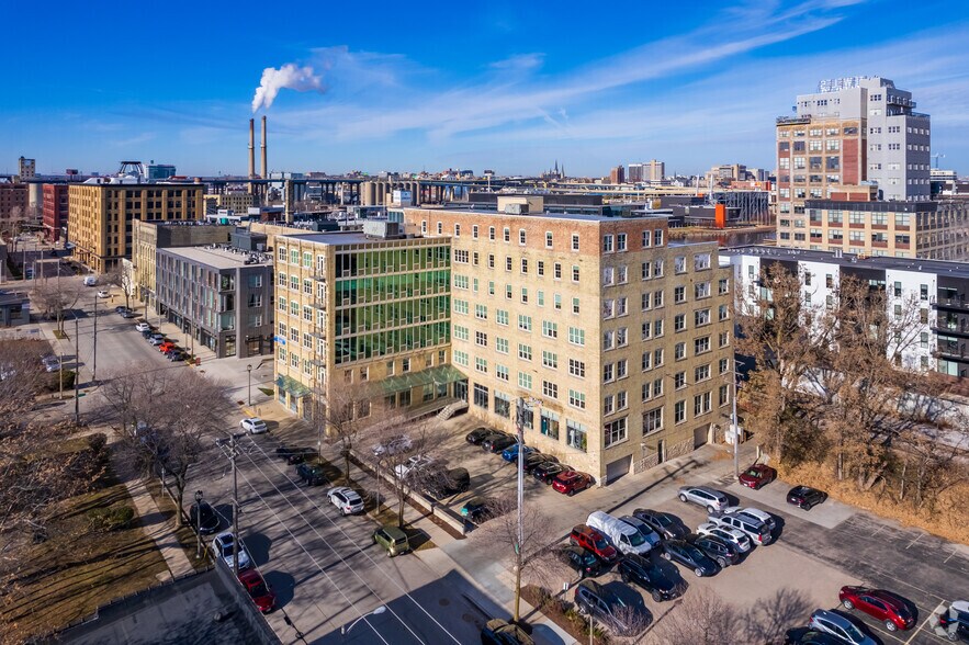 More Photos Of 234 W Florida St, Milwaukee Office For Lease