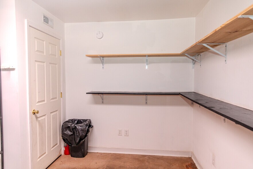 More Photos Of 1402 Bear St, Madison Specialty For Sale