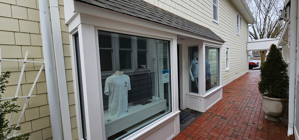 More Photos Of 64 Jobs Ln, Southampton Storefront Retail Office For Lease