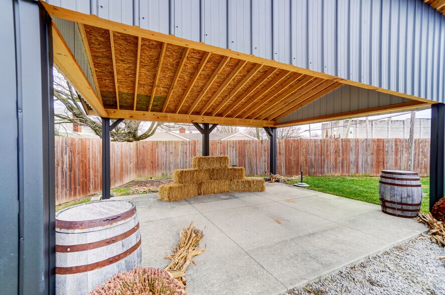 More Photos Of 105 E Liberty St, Arlington Restaurant For Sale