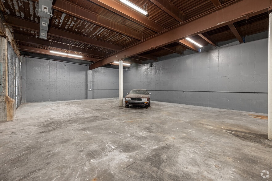 More Photos Of 195 W Newberry Rd, Bloomfield Warehouse For Sale