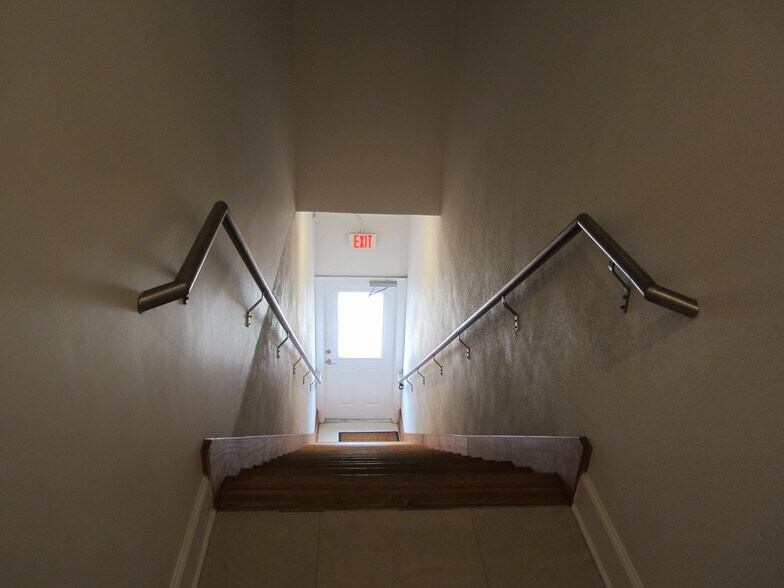 More Photos Of 1000 Bass Blvd, Dunedin Office For Sale