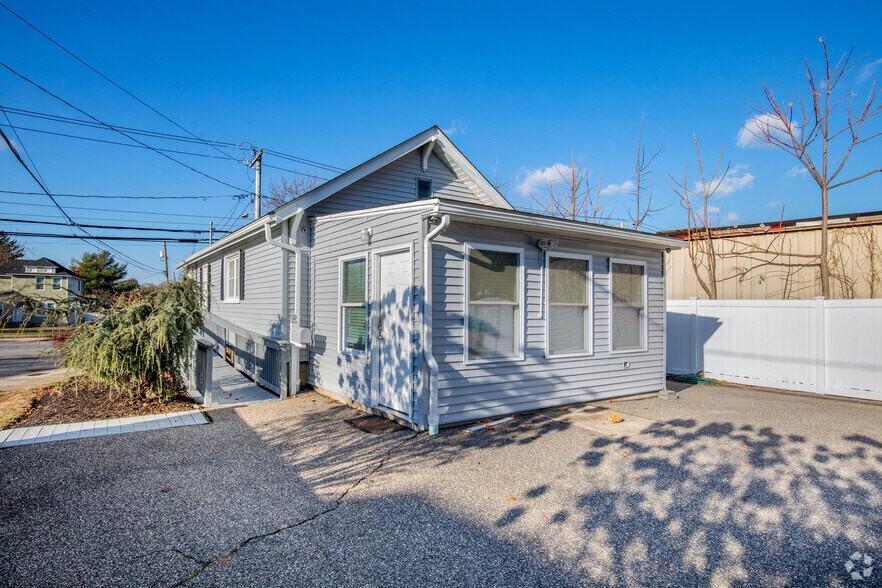 More Photos Of 141 Waverly Ave, Patchogue Office Residential For Sale