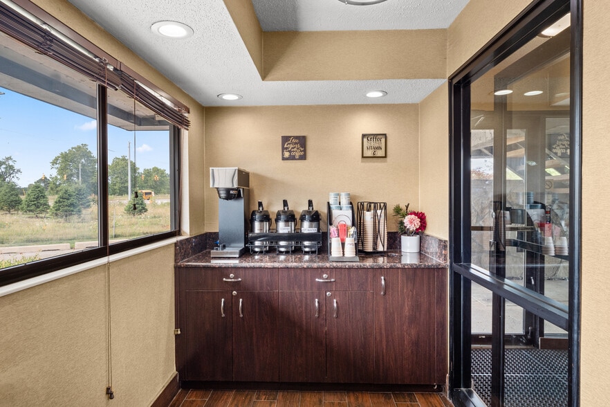 More Photos Of 3615 Dunckel Dr, Lansing Hotel For Sale