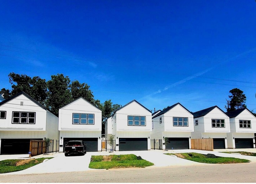 Primary Photo Of 9339 Lavender St, Houston Apartments For Sale