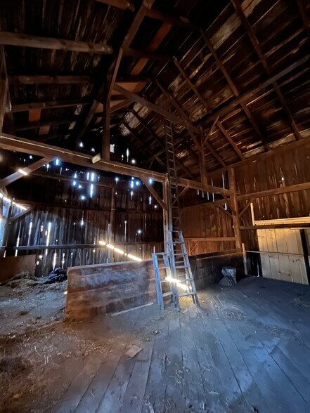 More Photos Of 156 Mount Zion Rd, Marlboro Flex For Sale