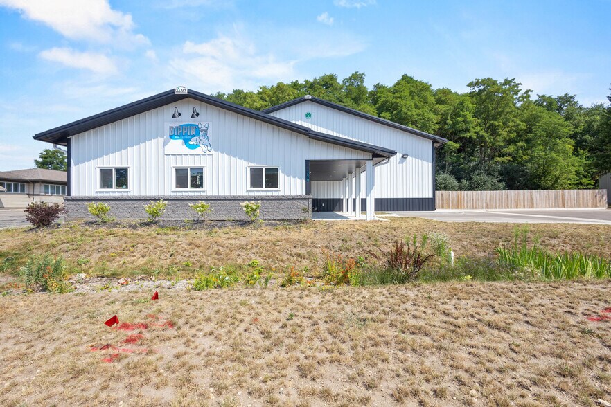More Photos Of 390 Progress Dr, Cottage Grove Veterinarian Kennel For Sale