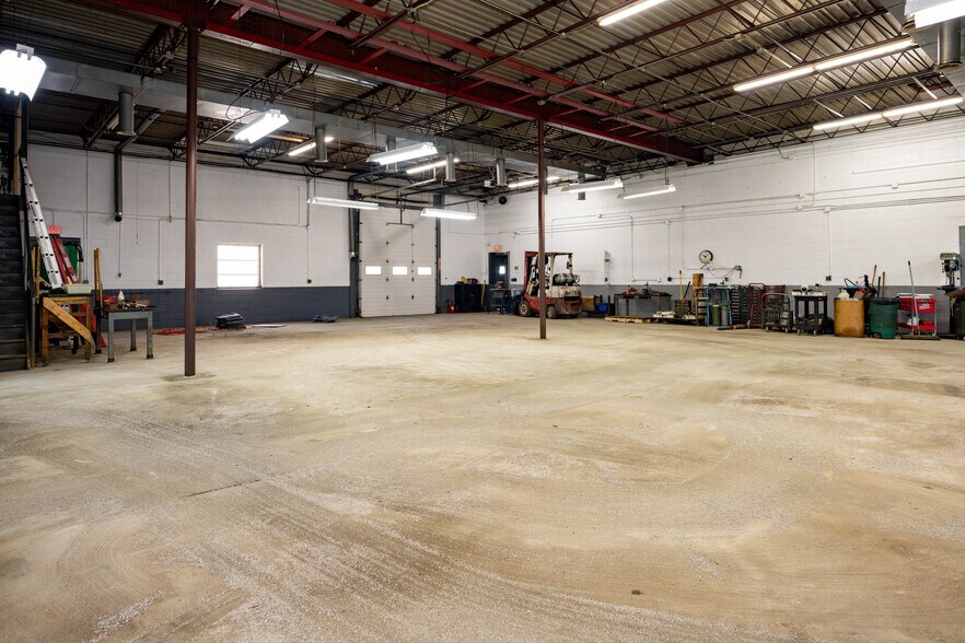 More Photos Of 170 Bennington Dr, Rochester Manufacturing For Lease