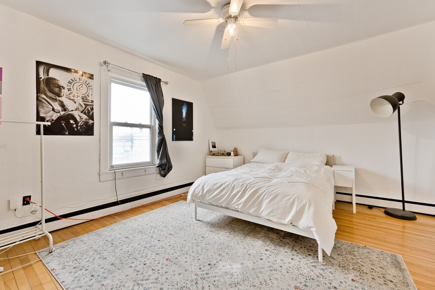 More Photos Of 127 Rue Queen, Sherbrooke Office Residential For Sale