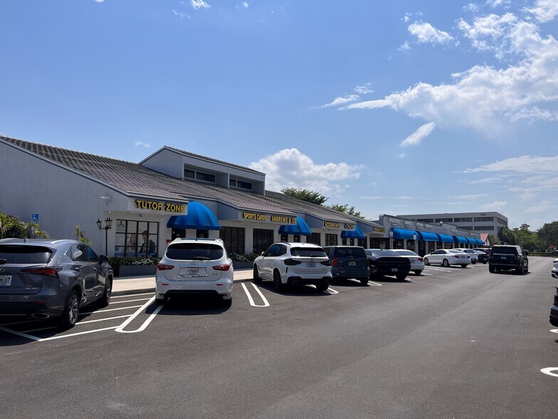 More Photos Of 9866 W Sample Rd, Coral Springs Storefront Retail Office For Lease