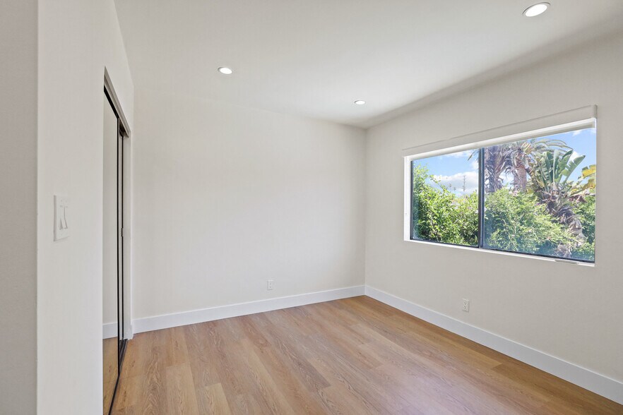 More Photos Of 2001 Penmar Ave, Venice Apartments For Sale