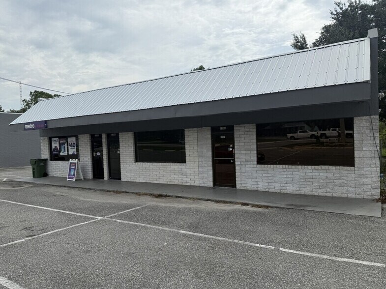 More Photos Of 2113-2115 Citrus Blvd, Leesburg Storefront Retail Office For Lease