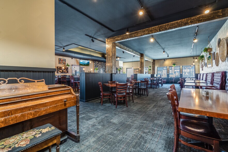 More Photos Of 302 S Main St, Kalispell Restaurant For Sale