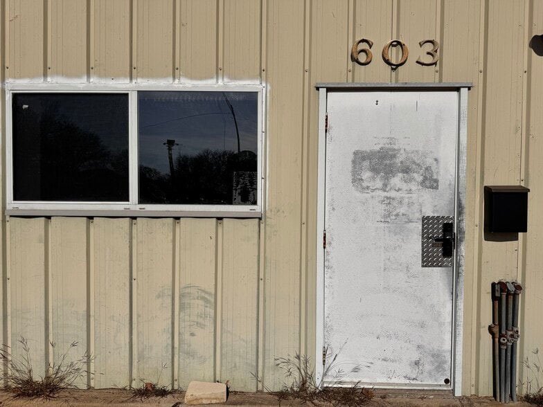 More Photos Of 603 Lake Murray Dr E, Ardmore Flex For Sale