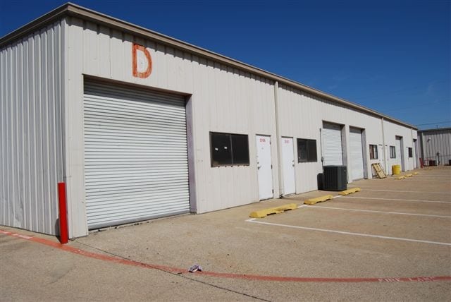 More Photos Of 817 S Mill St, Lewisville Flex For Lease