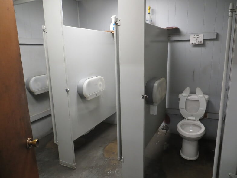 More Photos Of 1489 Cedar Lane Rd, Greenville Warehouse For Sale