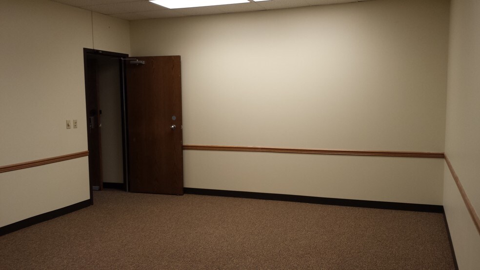 More Photos Of 1408 Fort Crook Rd S, Bellevue Office For Lease