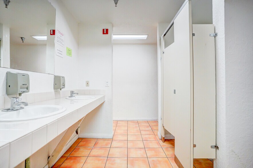 More Photos Of 950 S Central Ave, Compton Schools For Sale