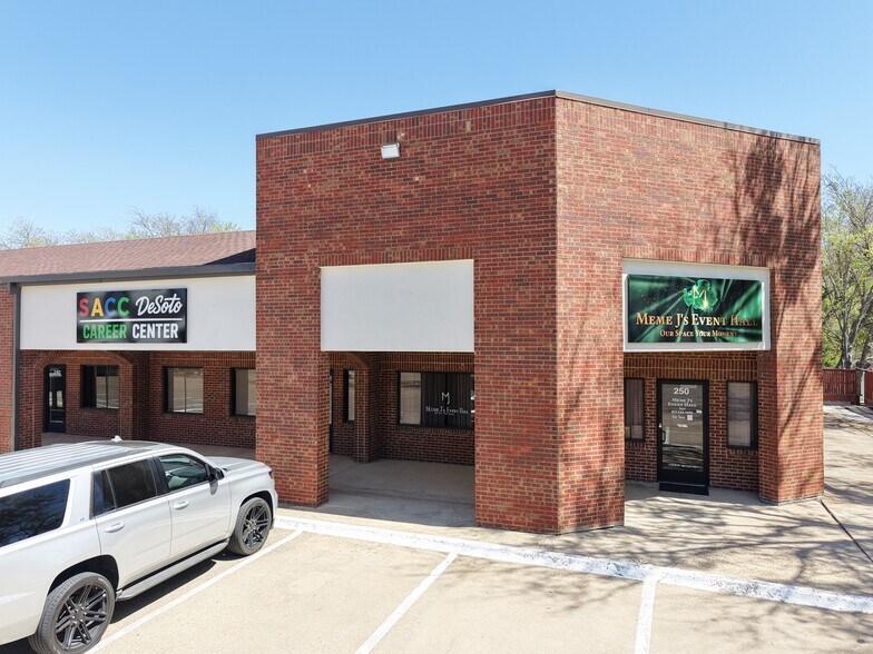 More Photos Of 712 N Hampton Rd, DeSoto Storefront Retail Office For Lease