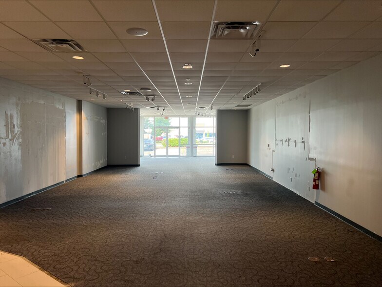 More Photos Of 5051 Frederica St, Owensboro Storefront Retail Office For Lease