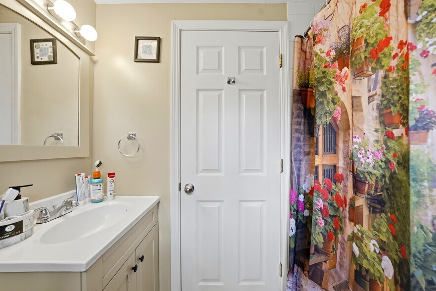 More Photos Of 55 Washington St, Lockport Apartments For Sale