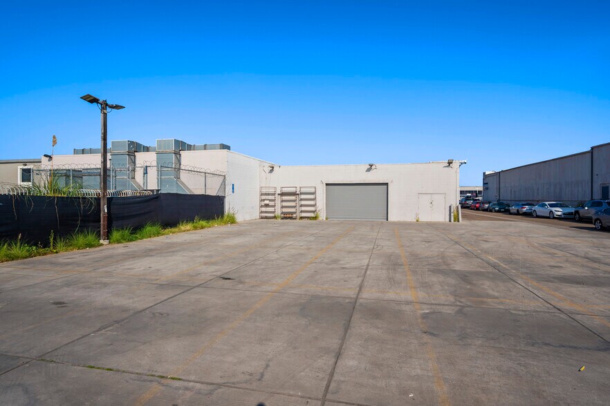 More Photos Of 7865 Balboa Ave, San Diego Freestanding For Lease