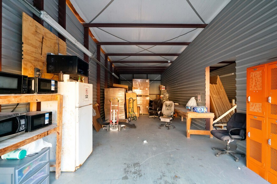 More Photos Of 207 W Archer Rd, Baytown Warehouse For Sale