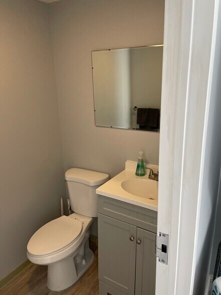 More Photos Of 9712 Belair Rd, Nottingham Medical For Lease