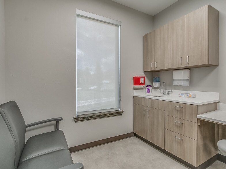 More Photos Of 608 Liberty Ln, Edmond Healthcare For Lease