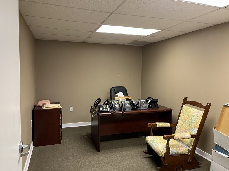 More Photos Of 10712 Ballantraye Dr, Fredericksburg Office Residential For Lease