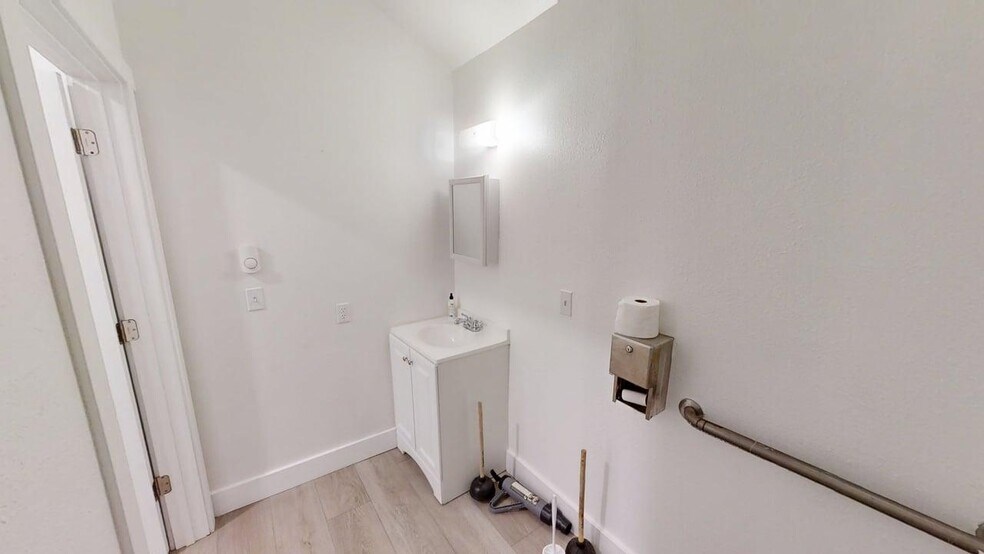 More Photos Of 11518 NE Sandy Blvd, Portland Apartments For Lease