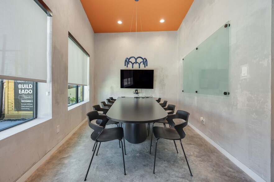 More Photos Of 5214 Harrisburg Blvd, Houston Office For Lease