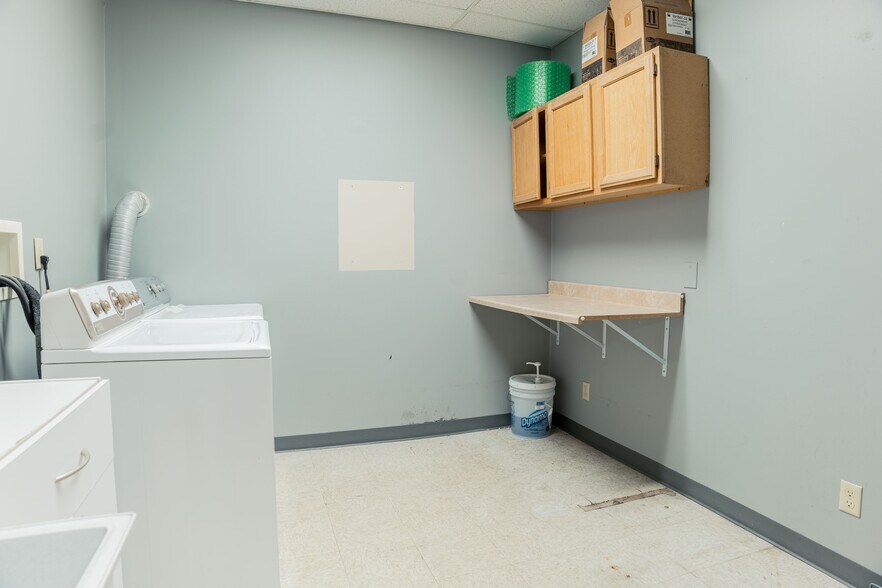 More Photos Of 4020 Columbus Ave, Anderson General Retail For Lease