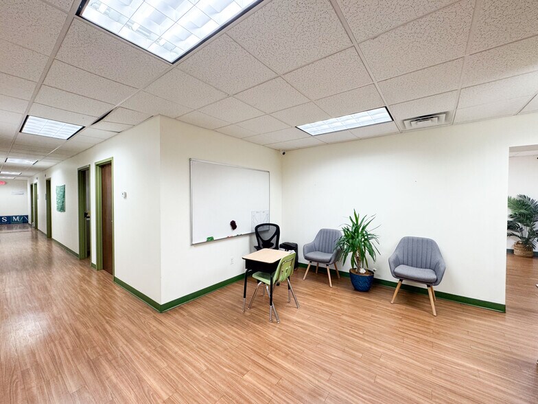 More Photos Of 860-862 Silas Deane Hwy, Wethersfield Freestanding For Lease