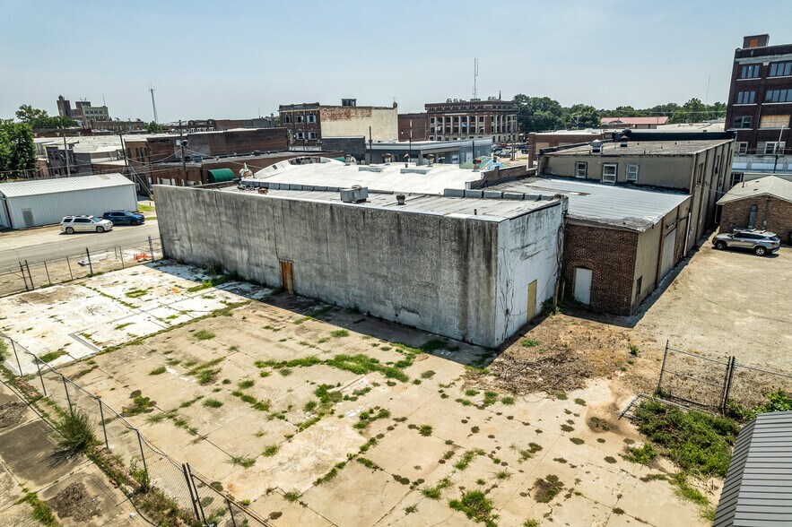 More Photos Of 110 N Okmulgee Ave, Okmulgee Flex For Sale