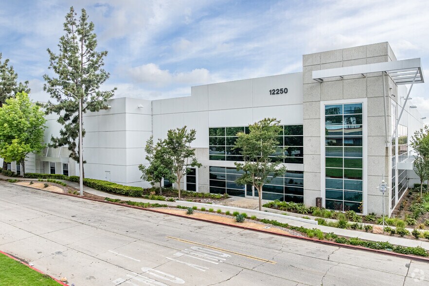 More Photos Of 12252 Whittier Blvd, Whittier Distribution For Sale