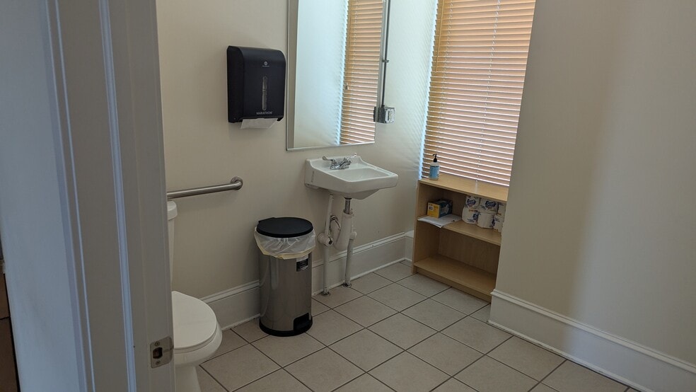 More Photos Of 10 Exchange Pl, West Grove General Retail For Lease