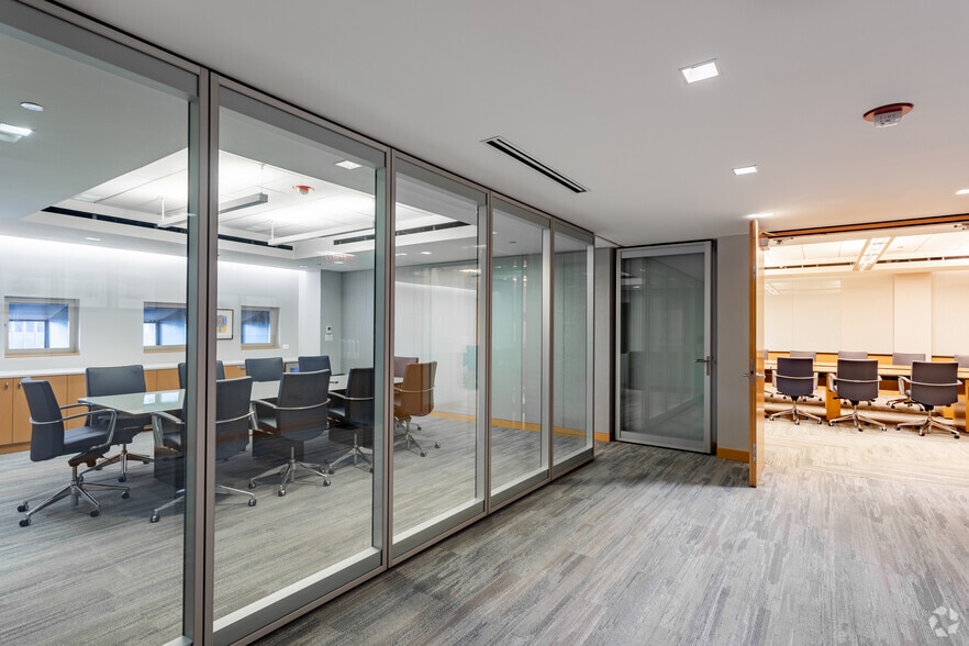 More Photos Of 140 S Dearborn St, Chicago Office For Lease