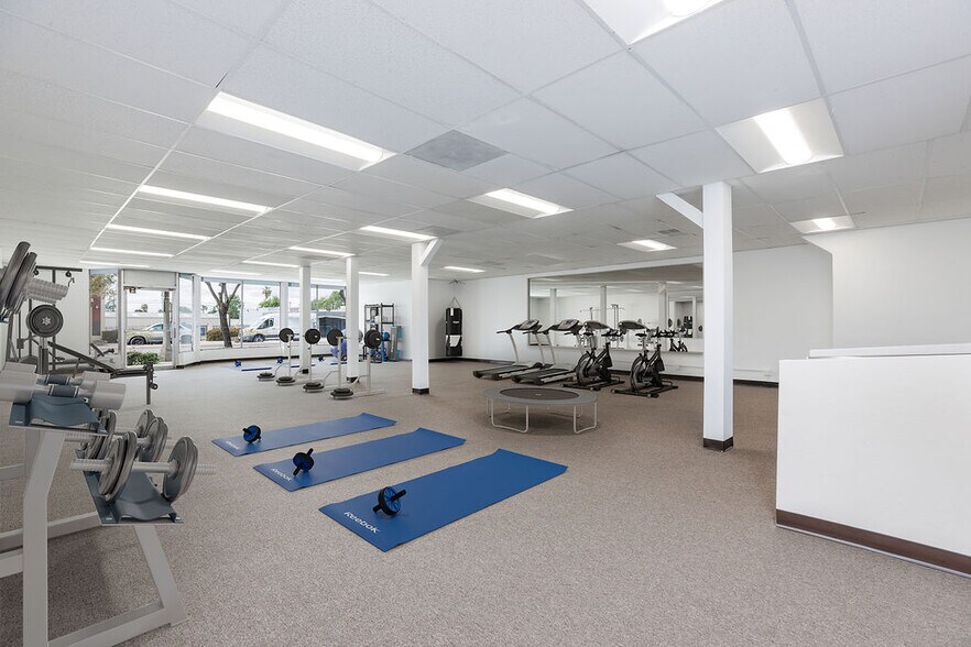 More Photos Of 9468-9472 Magnolia Ave, Riverside Storefront For Lease