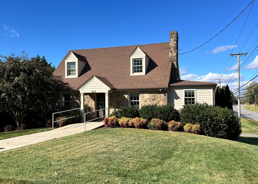 Primary Photo Of 205 Graves Mill Rd, Lynchburg Office For Lease