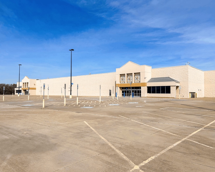 Primary Photo Of 3155 W Wheatland Rd, Dallas Freestanding For Sale