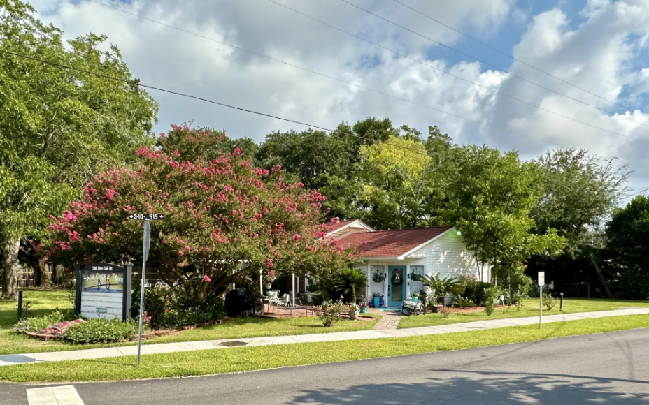 Primary Photo Of 506 Live Oak Dr, Mount Pleasant Freestanding For Sale