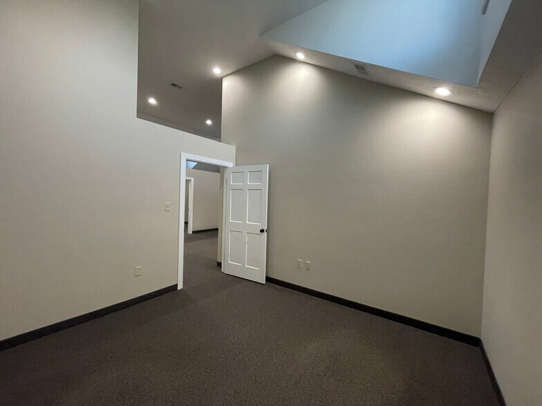 More Photos Of 8844 Ruffian Ln, Newburgh Loft Creative Space For Lease